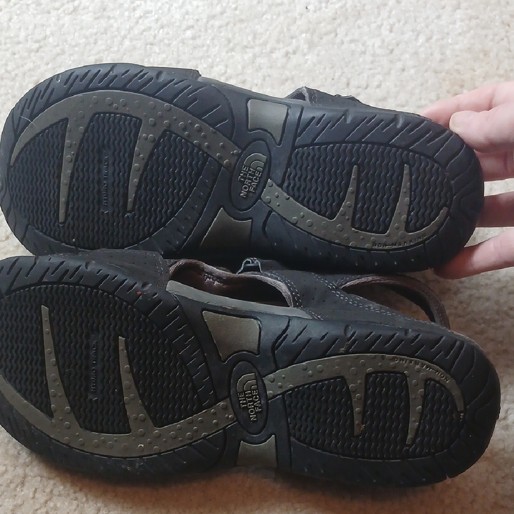 The North Face Black and Gray Sandals with Textured Strap - Picture 5 of 6